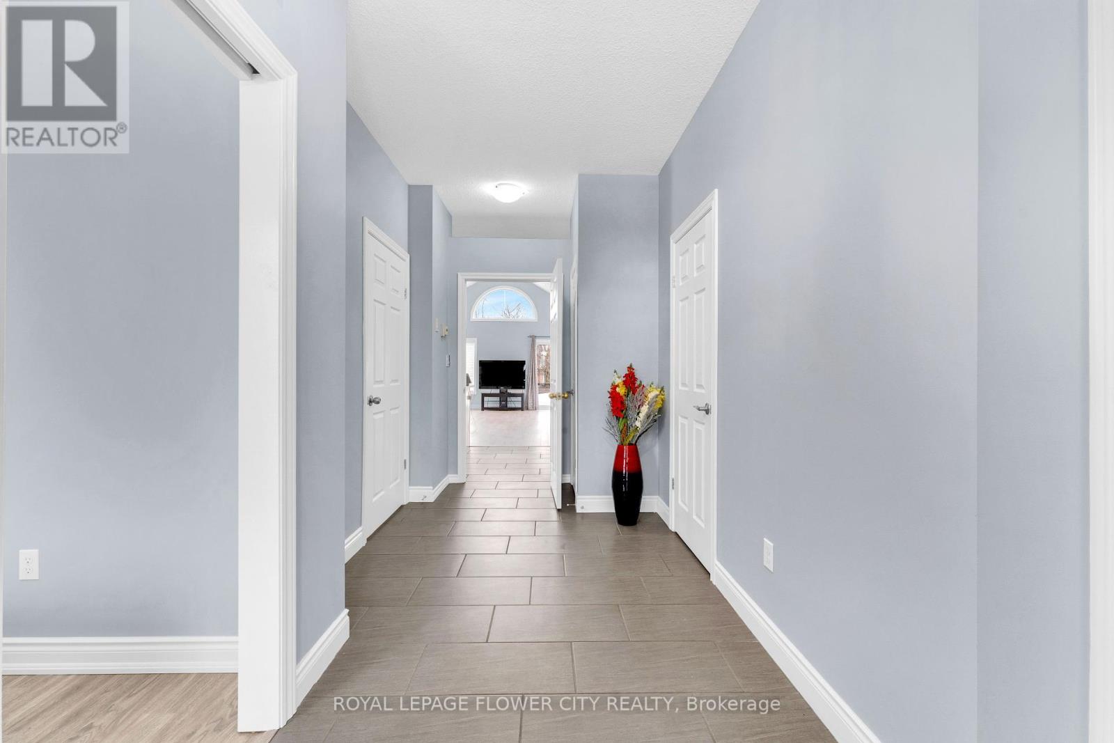 724 Garden Court, Woodstock, Ontario  N4T 1W6 - Photo 4 - X12002327