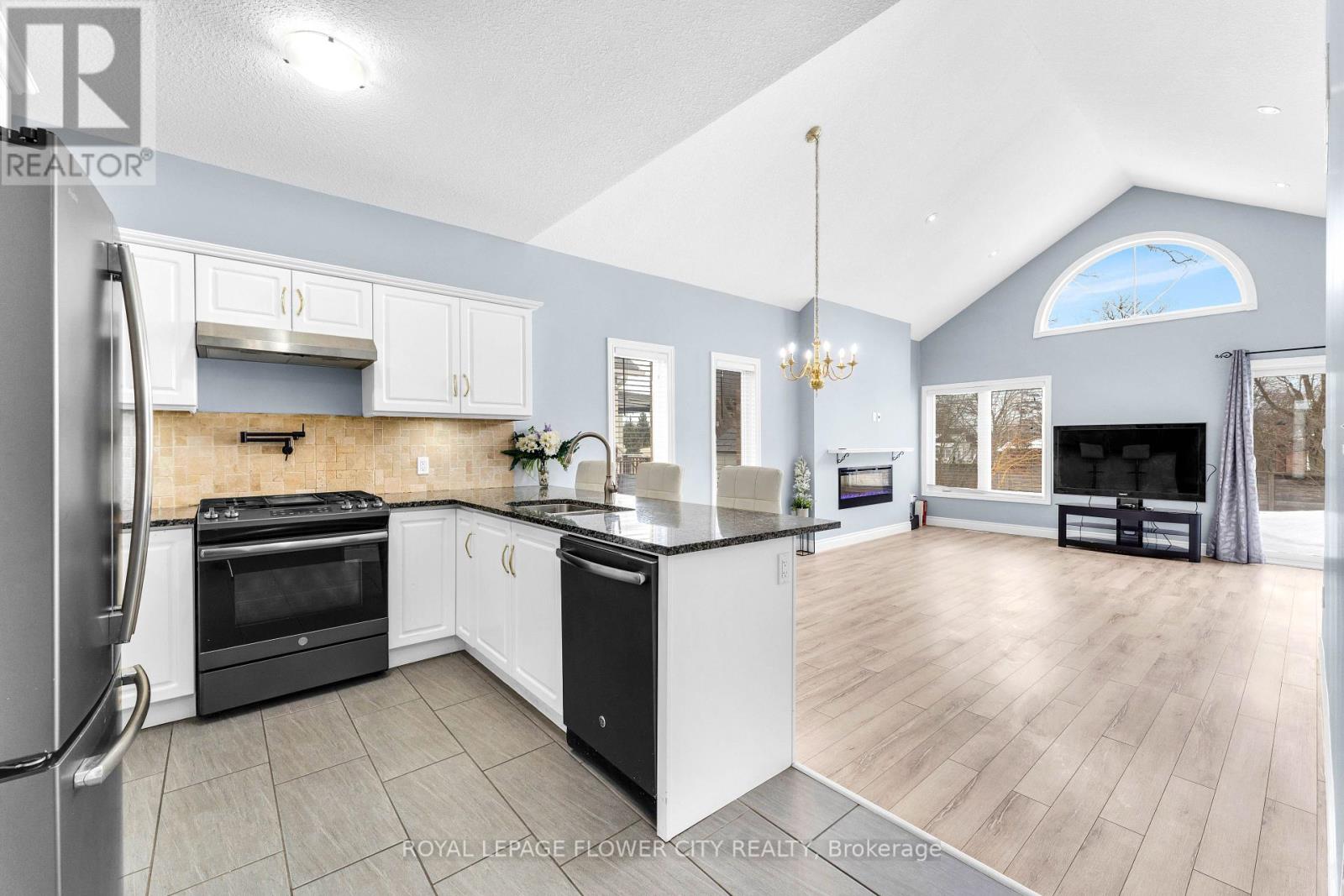 724 Garden Court, Woodstock, Ontario  N4T 1W6 - Photo 5 - X12002327