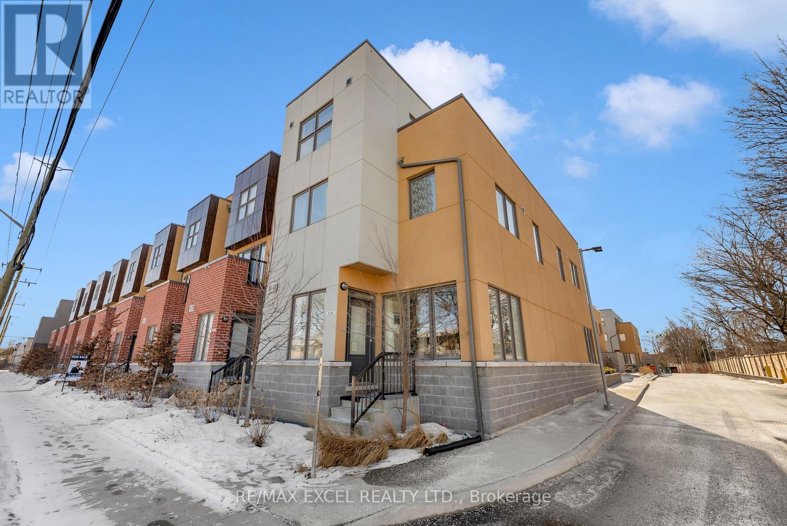 Property at 33 - 9 R CLINTWOOD GATE image 1