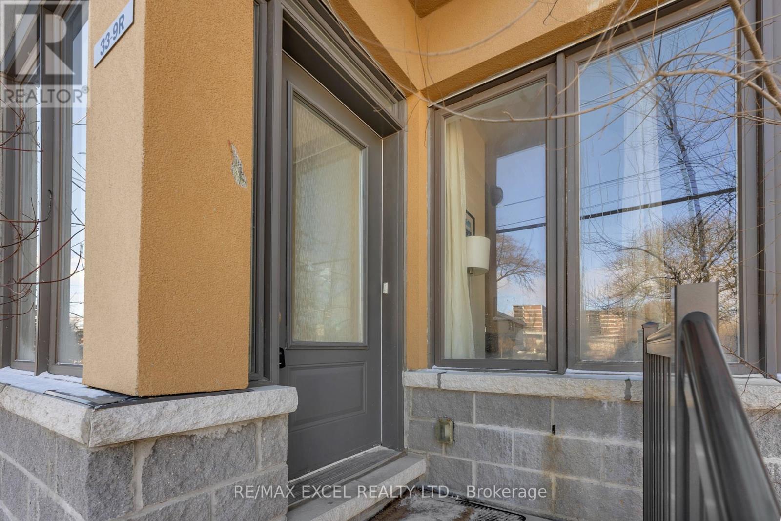 Property at 33 - 9 R CLINTWOOD GATE image 4