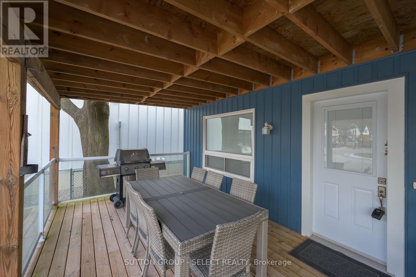 387 Stanley Pk Drive, Central Elgin, Ontario  N5L 1E6 - Photo 3 - X12013378