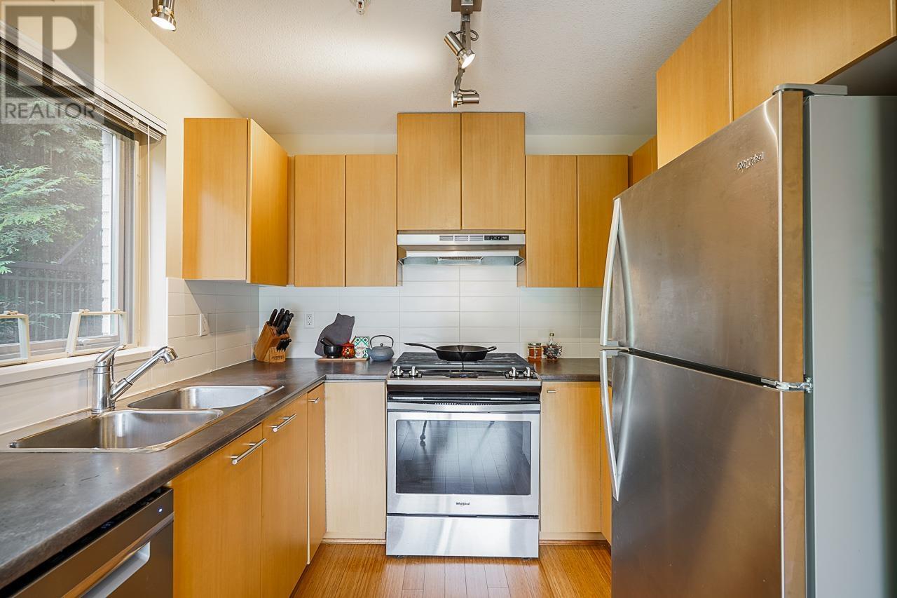 Listing Picture 16 of 40 : 316 9319 UNIVERSITY CRESCENT, Burnaby / 本拿比 - 魯藝地產 Yvonne Lu Group - MLS Medallion Club Member