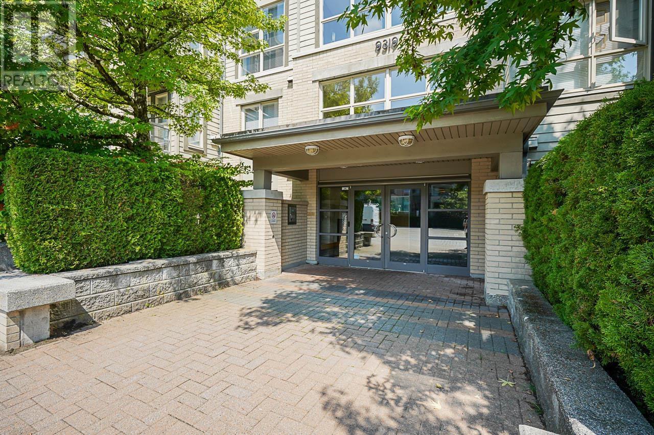 Listing Picture 4 of 40 : 316 9319 UNIVERSITY CRESCENT, Burnaby / 本拿比 - 魯藝地產 Yvonne Lu Group - MLS Medallion Club Member