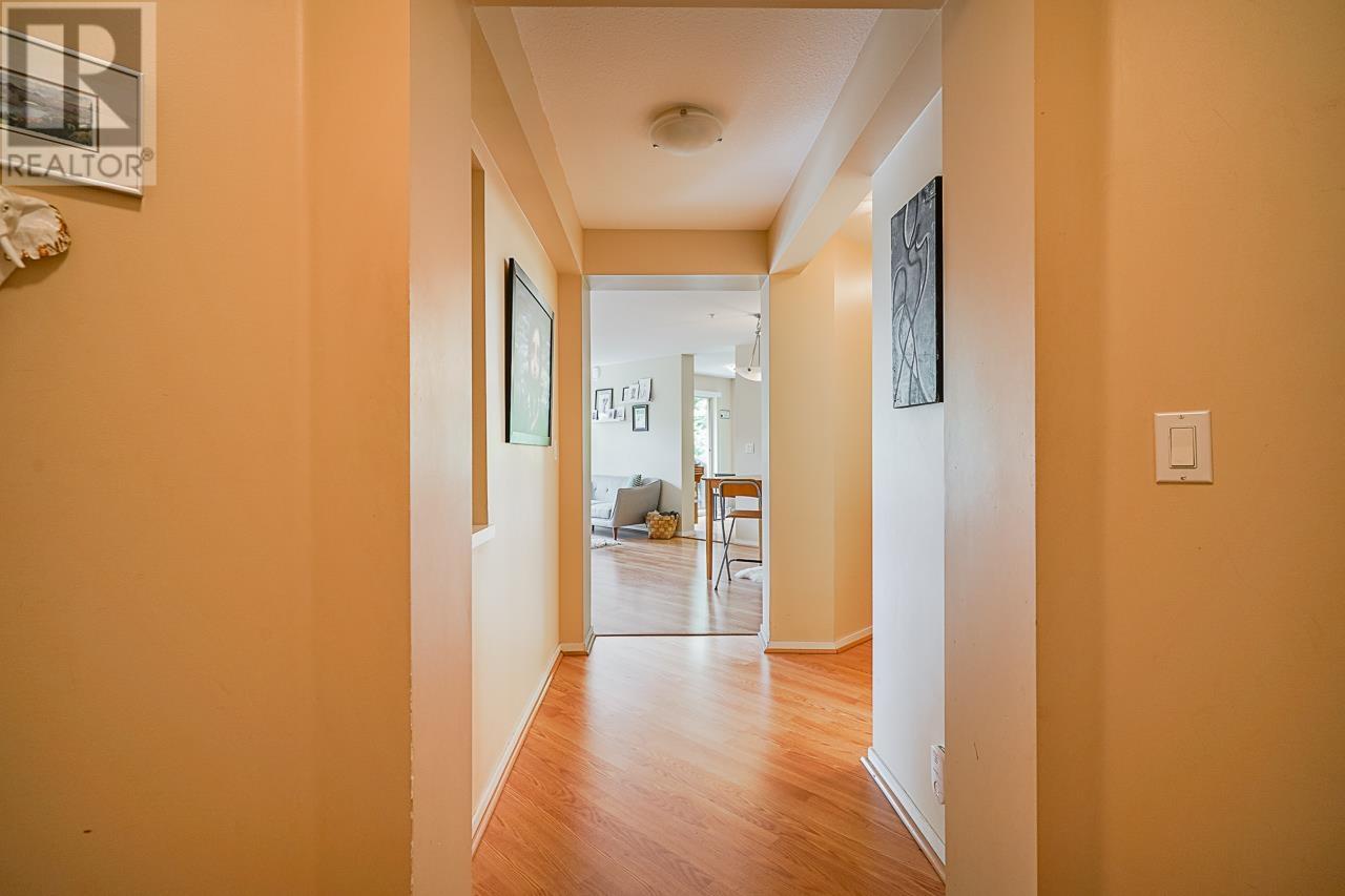 Listing Picture 7 of 40 : 316 9319 UNIVERSITY CRESCENT, Burnaby / 本拿比 - 魯藝地產 Yvonne Lu Group - MLS Medallion Club Member