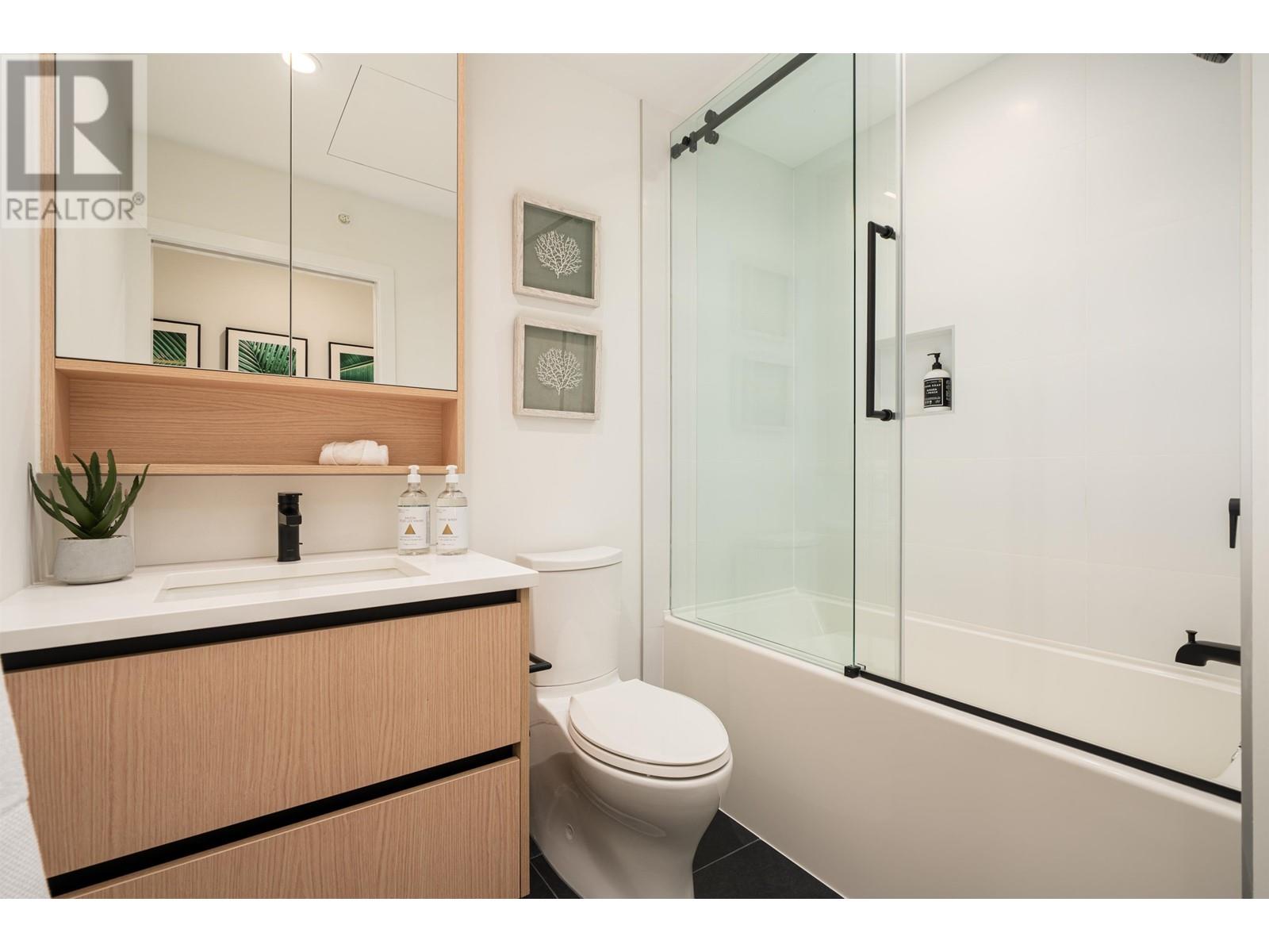 Listing Picture 15 of 16 : 6 6768 OAK STREET, Vancouver / 溫哥華 - 魯藝地產 Yvonne Lu Group - MLS Medallion Club Member