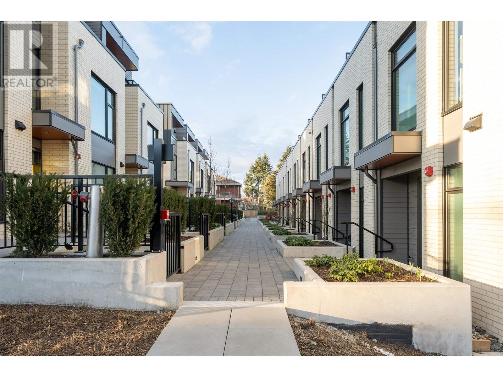 Listing Picture 2 of 16 : 6 6768 OAK STREET, Vancouver / 溫哥華 - 魯藝地產 Yvonne Lu Group - MLS Medallion Club Member