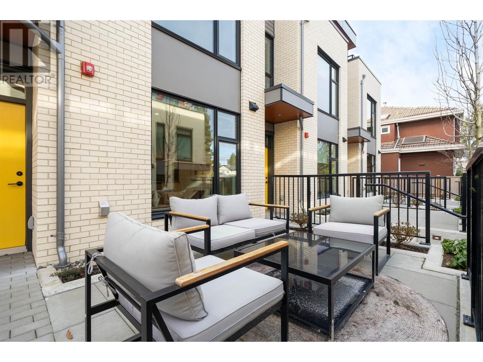 Listing Picture 3 of 16 : 6 6768 OAK STREET, Vancouver / 溫哥華 - 魯藝地產 Yvonne Lu Group - MLS Medallion Club Member