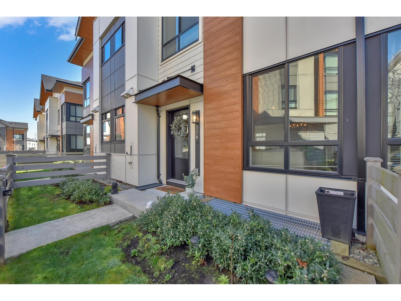 116 15111 Edmund Drive, Surrey, British Columbia  V3S 0A5 - Photo 4 - R2974376