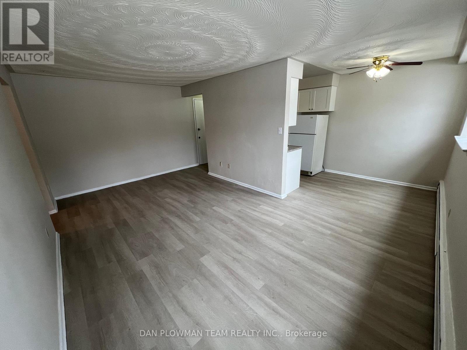 B04 - 170 Park Road S, Oshawa, Ontario  L1J 4H2 - Photo 2 - E12013370