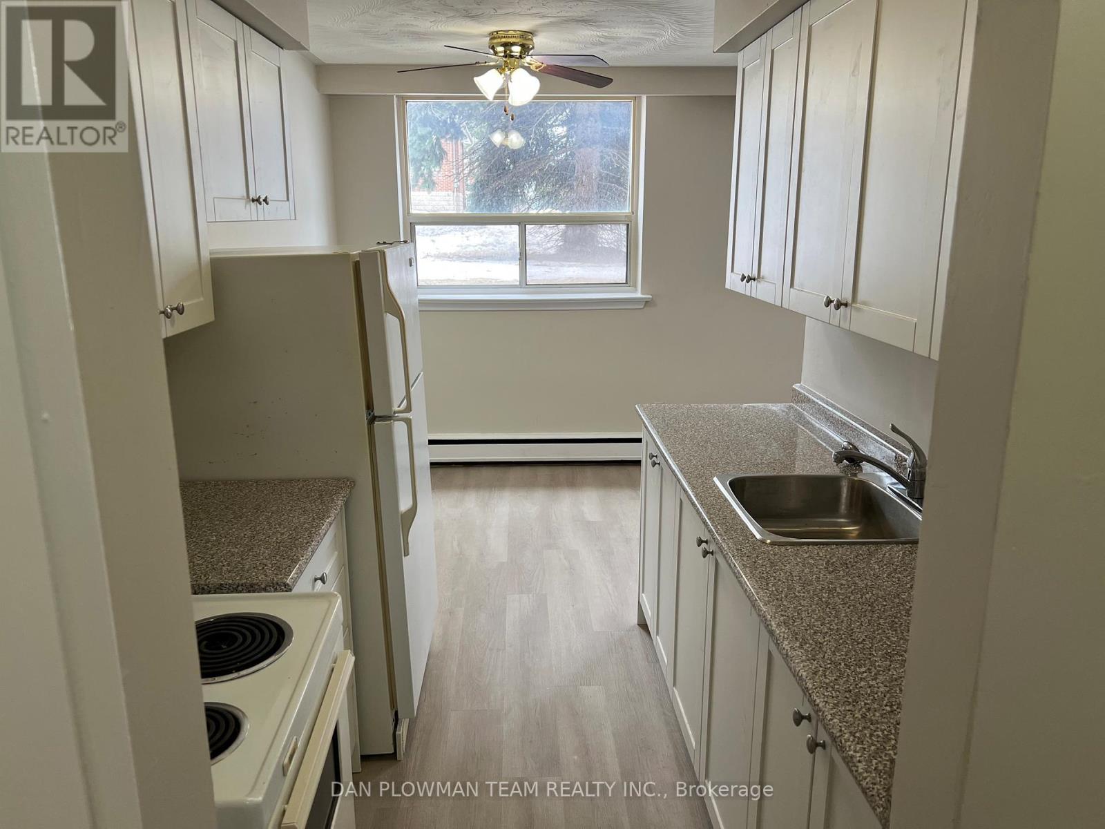 B04 - 170 Park Road S, Oshawa, Ontario  L1J 4H2 - Photo 5 - E12013370