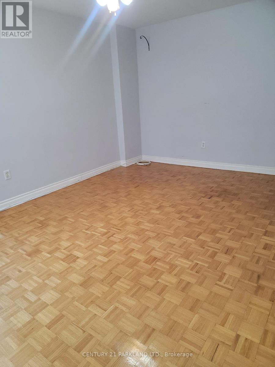 2015 - 1 Massey Square, Toronto, Ontario  M4C 5L4 - Photo 14 - E12013382