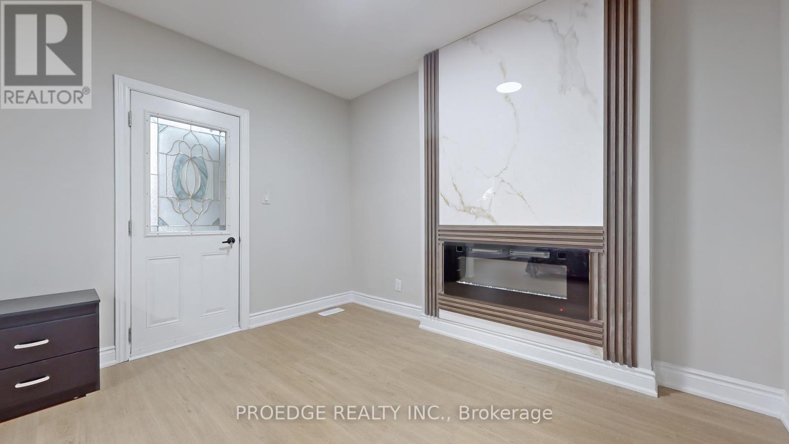 177 Wallace Avenue, Toronto, Ontario  M6H 1V3 - Photo 13 - W12013374