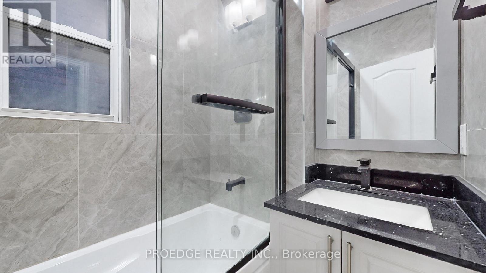177 Wallace Avenue, Toronto, Ontario  M6H 1V3 - Photo 14 - W12013374
