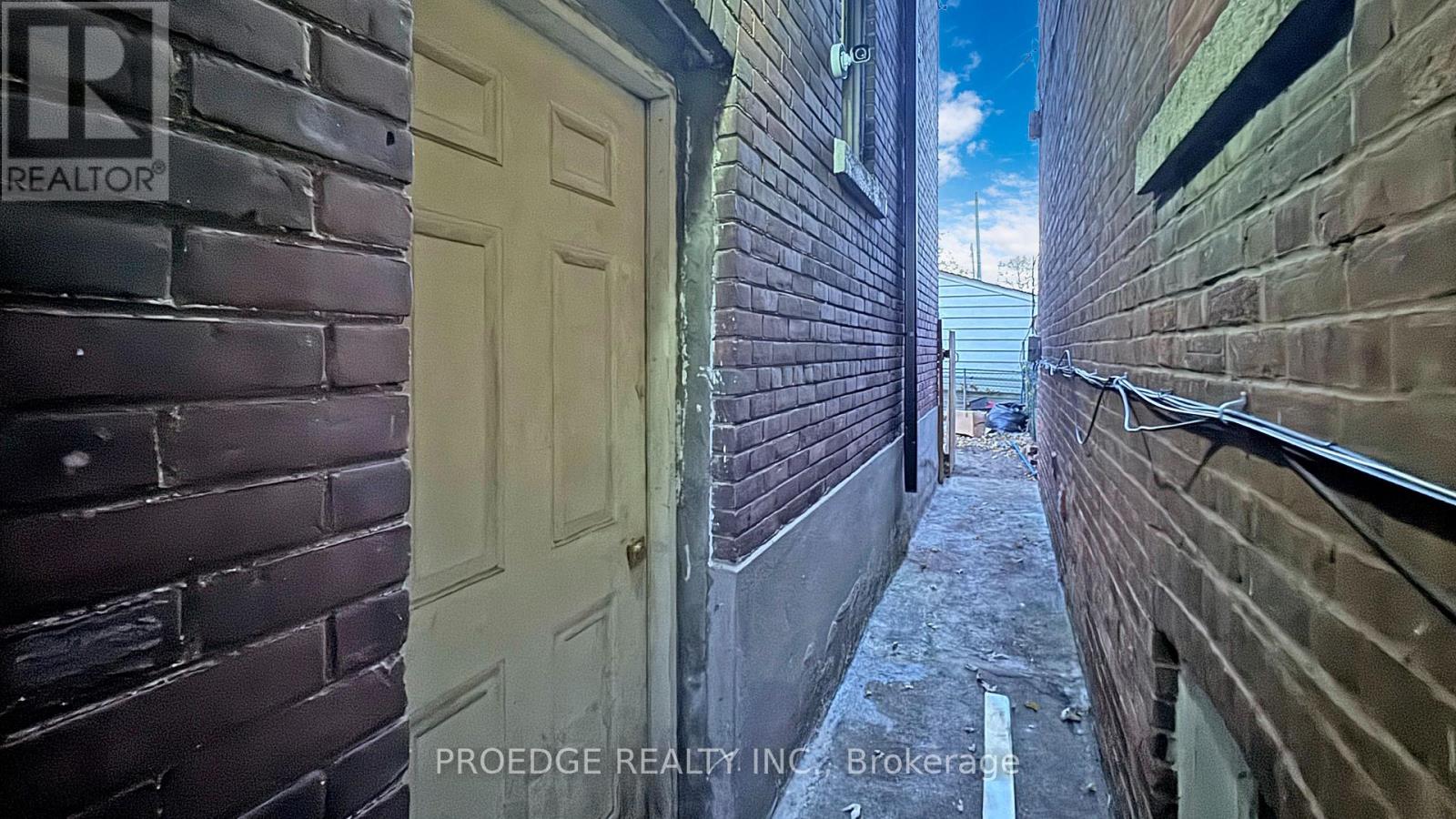177 Wallace Avenue, Toronto, Ontario  M6H 1V3 - Photo 36 - W12013374