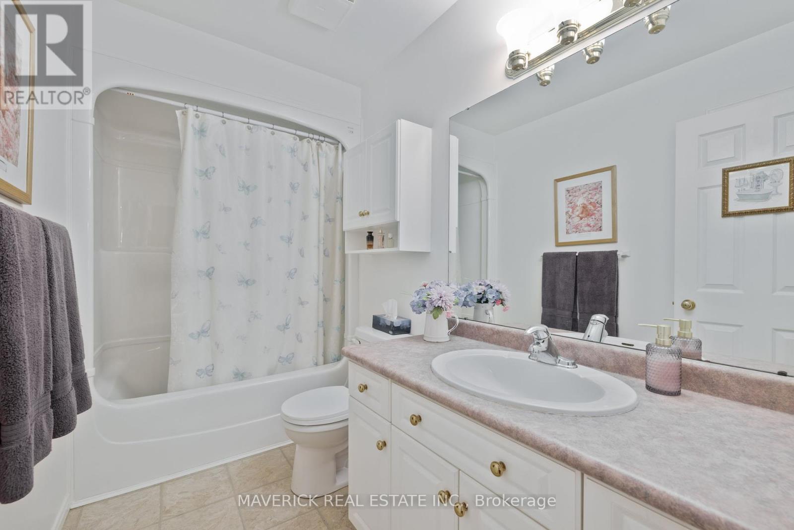 Photo 11 of 38 for 98 Carrie Crescent