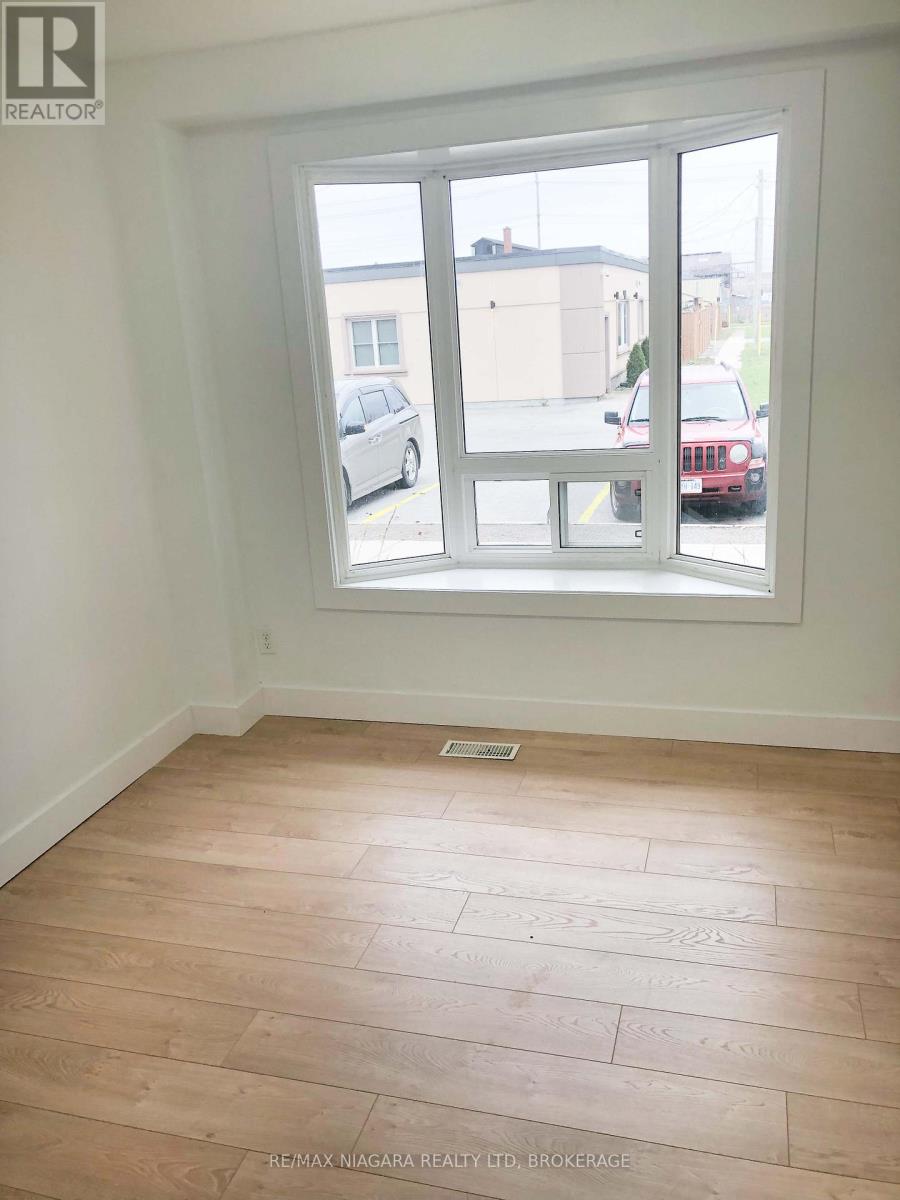 Property at 112 - 100 BROWNLEIGH AVENUE image 4