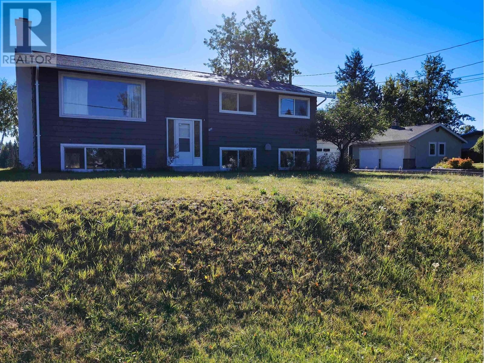 Property at 205 EVERGREEN CRESCENT image 2