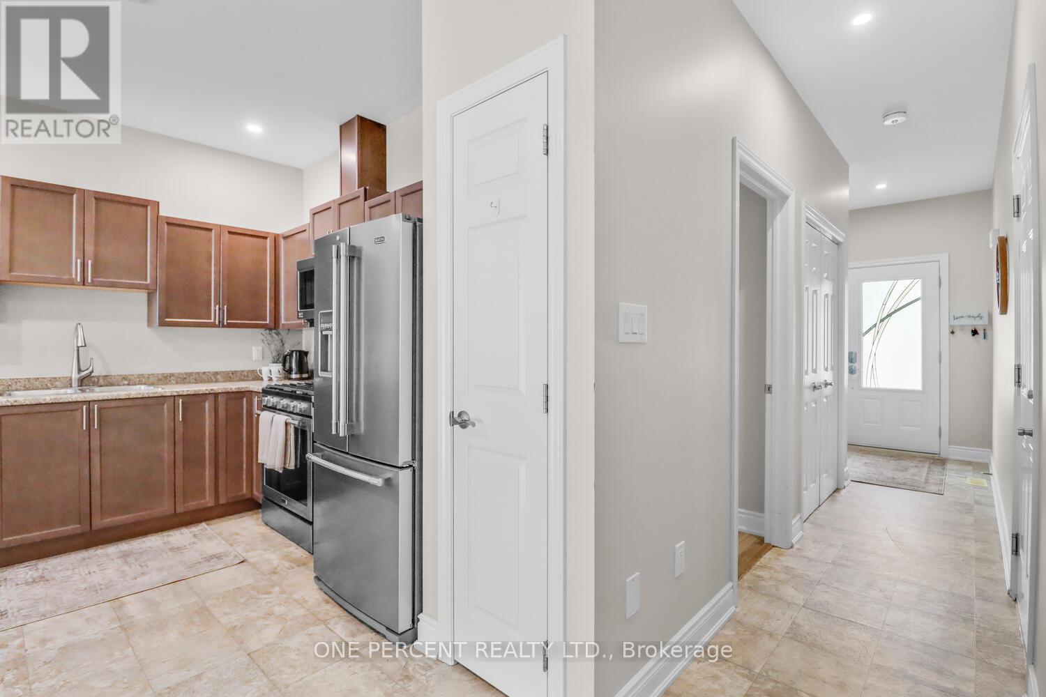 92 Lily Drive, Orillia, Ontario  L3V 7A8 - Photo 4 - S12013480