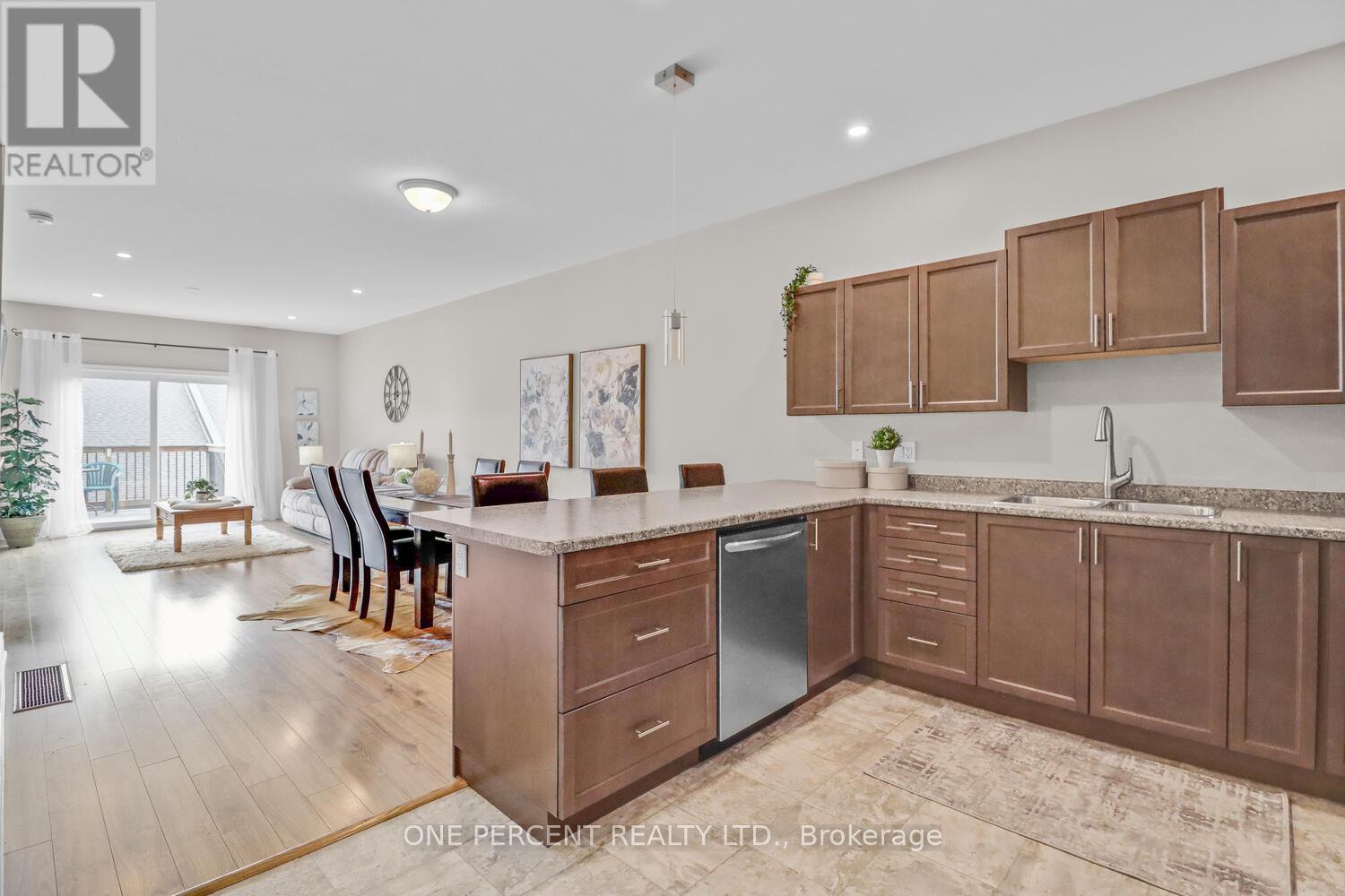 92 Lily Drive, Orillia, Ontario  L3V 7A8 - Photo 5 - S12013480