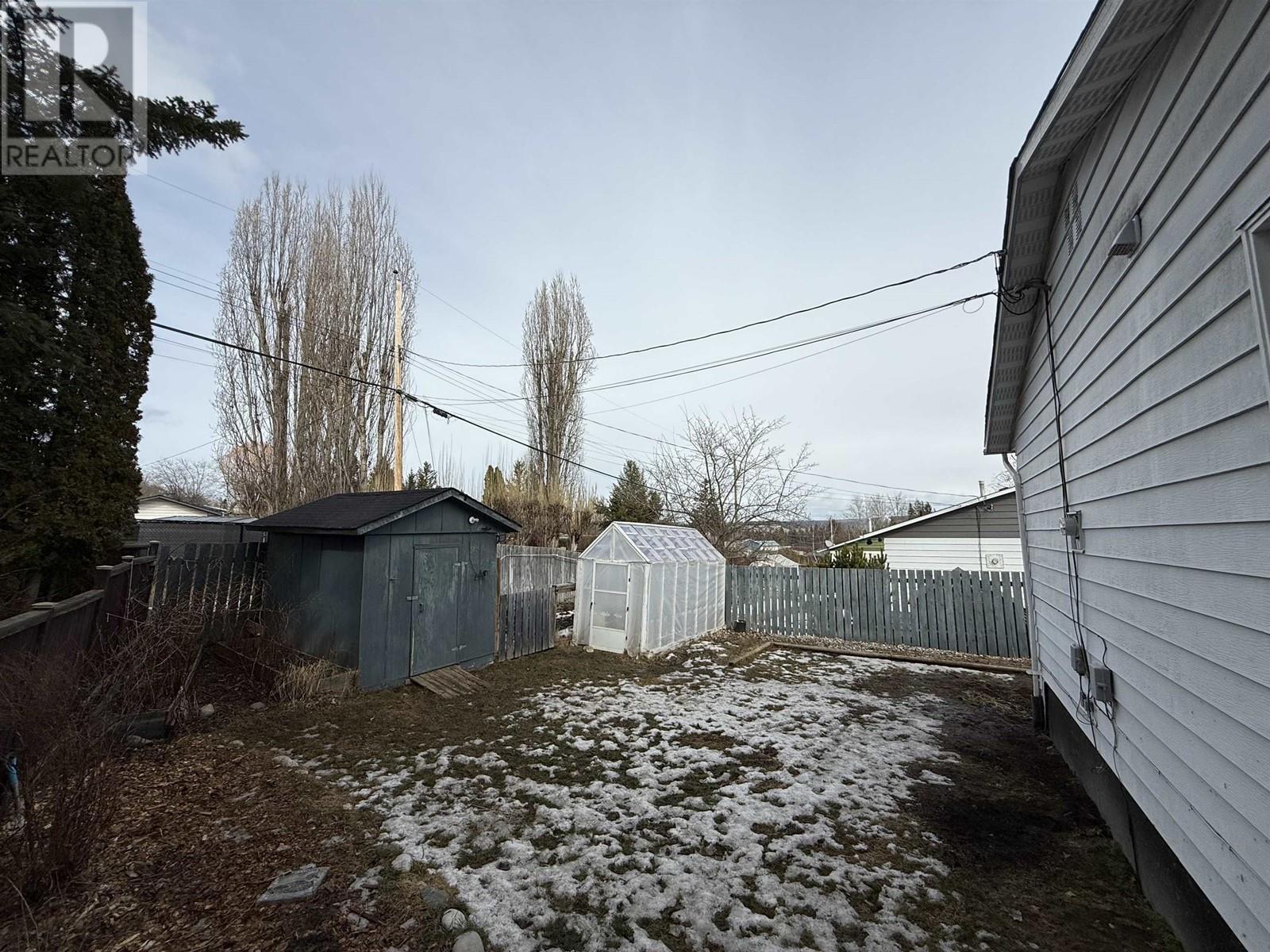 Property at 561 PIERCE CRESCENT image 3