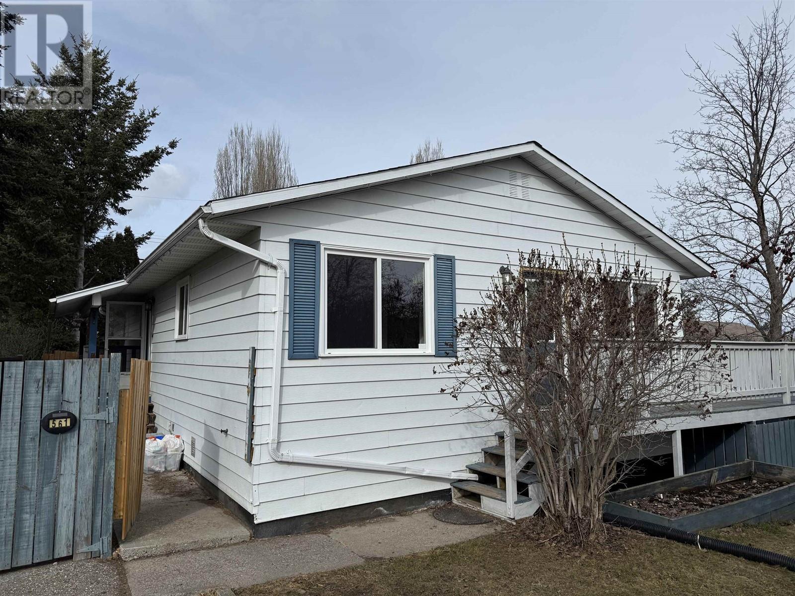 Property at 561 PIERCE CRESCENT image 2