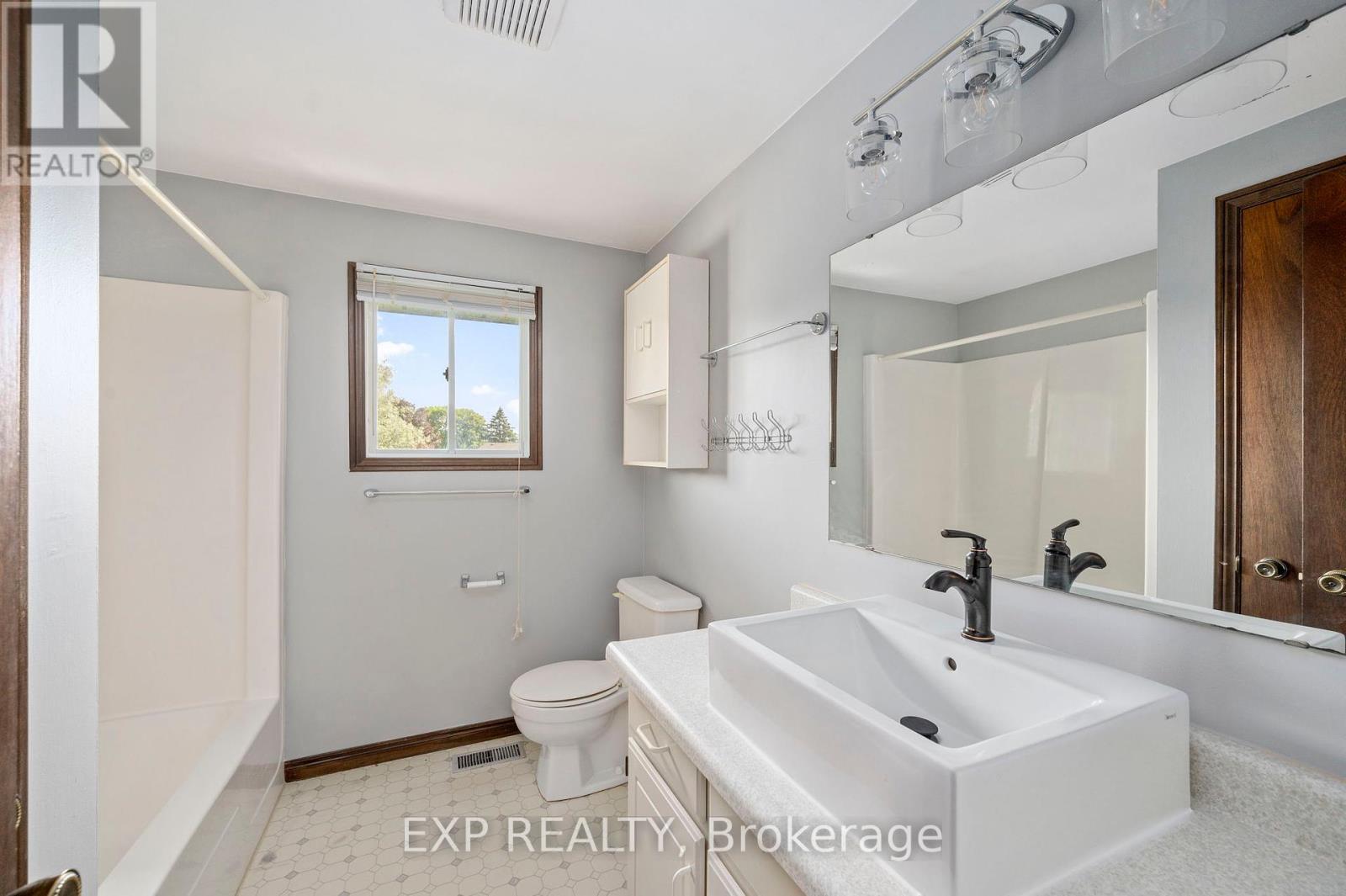 Photo 14 of 40 for 22264 Adelaide Street