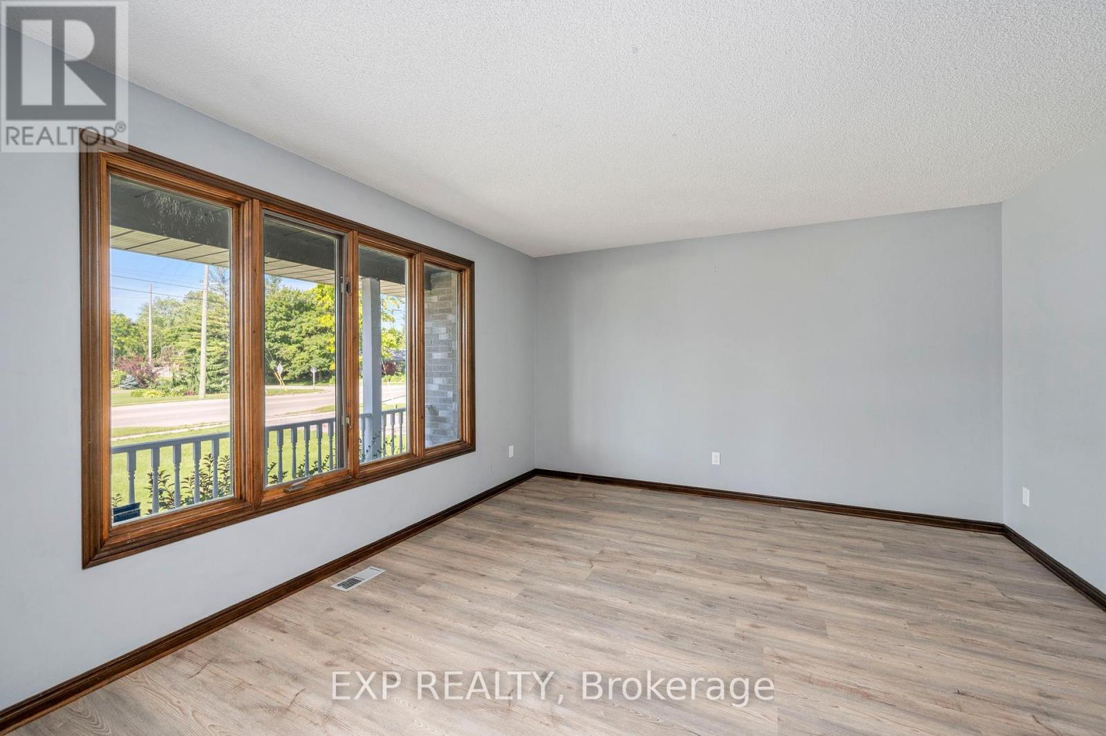 Photo 6 of 40 for 22264 Adelaide Street