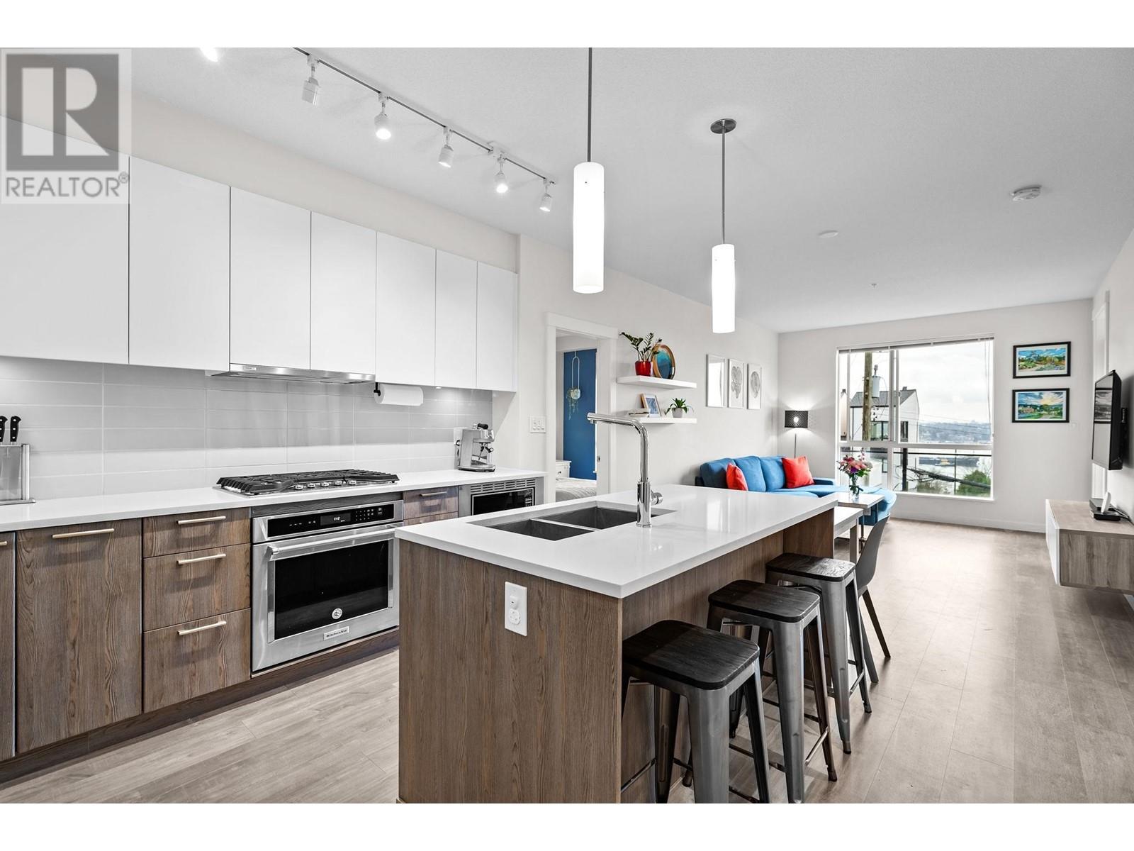 204 625 E 3rd Street, North Vancouver, British Columbia  V7L 1G6 - Photo 2 - R2976571