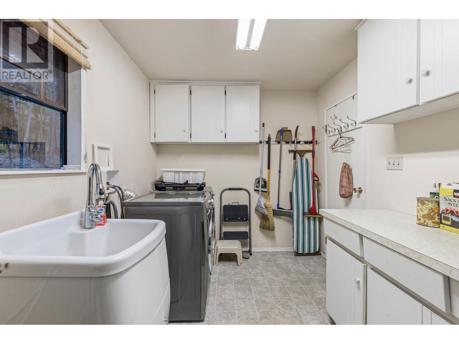 9654 Devine Street, Pemberton, British Columbia  V0N 1L0 - Photo 17 - R2976578