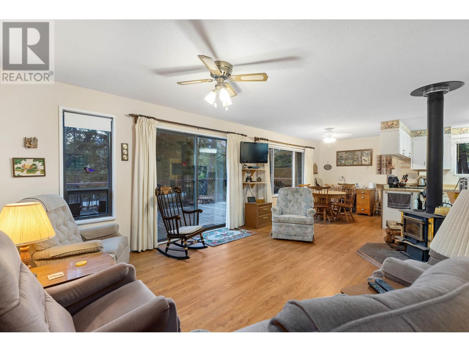 9654 Devine Street, Pemberton, British Columbia  V0N 1L0 - Photo 2 - R2976578