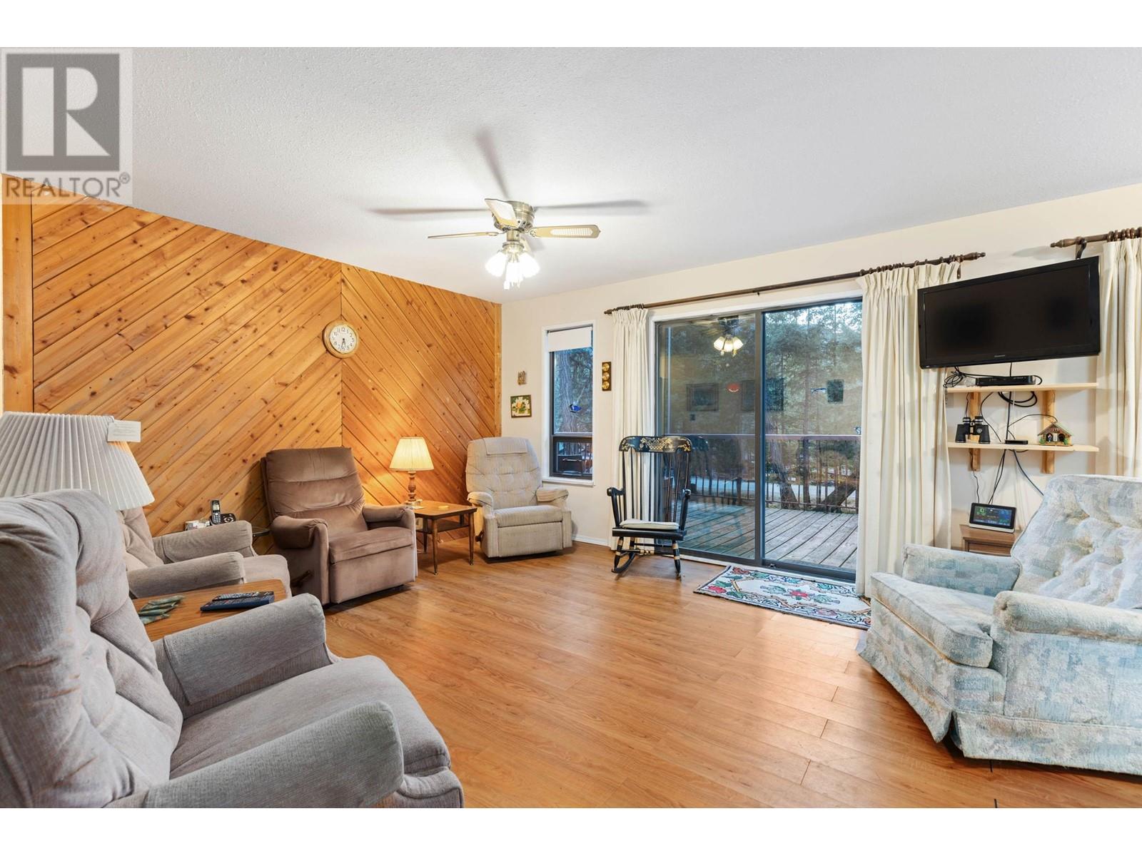 9654 Devine Street, Pemberton, British Columbia  V0N 1L0 - Photo 3 - R2976578