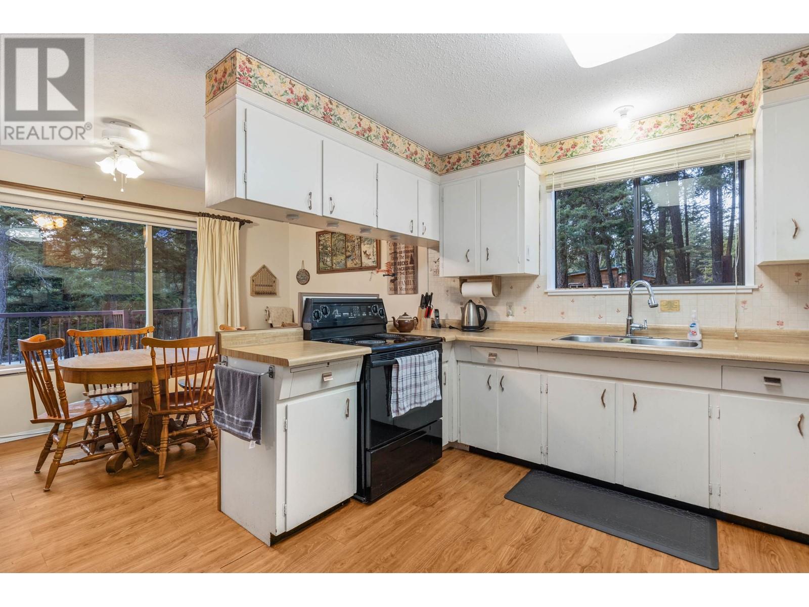 9654 Devine Street, Pemberton, British Columbia  V0N 1L0 - Photo 5 - R2976578