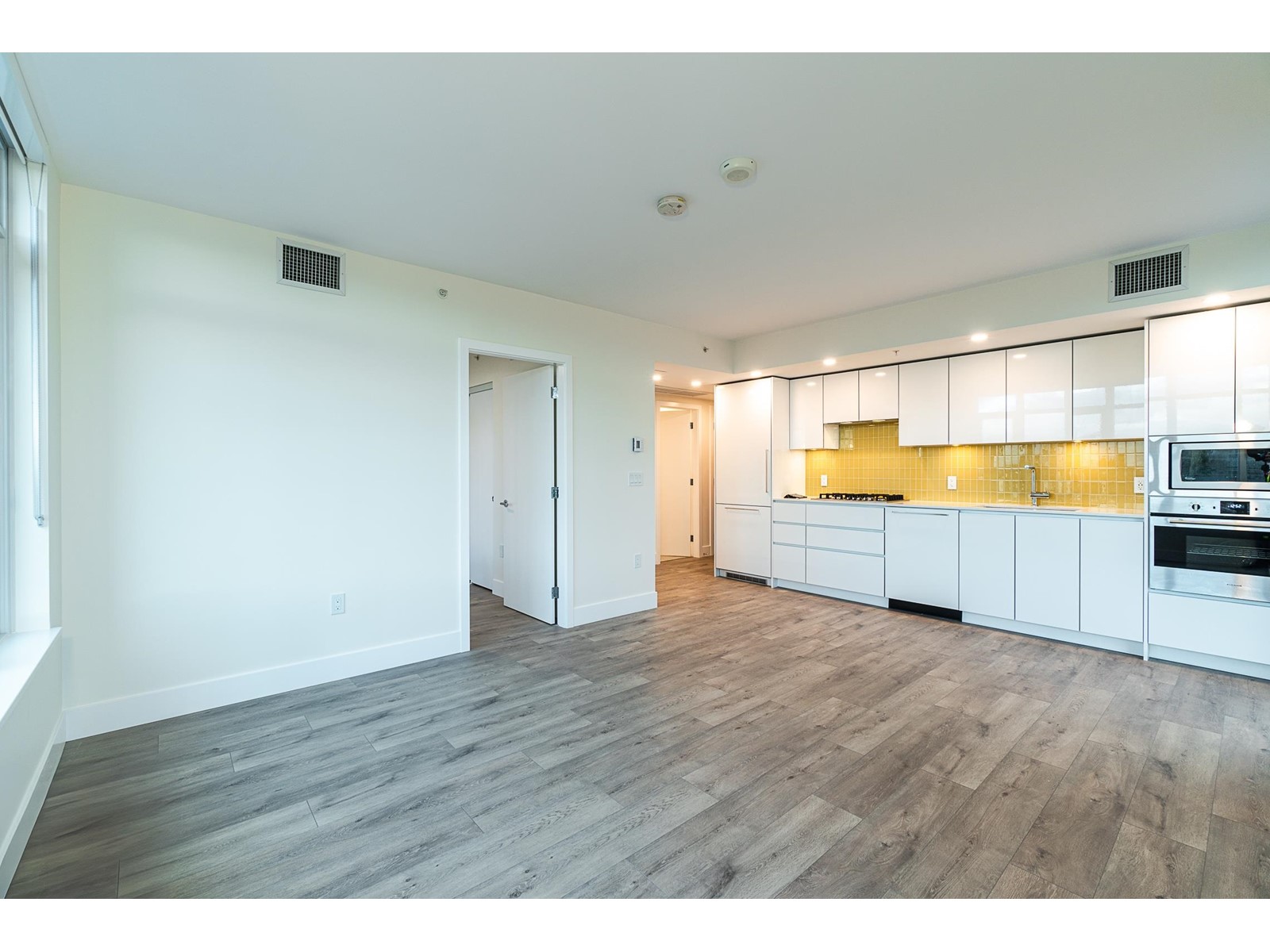 1308 10428 Whalley Boulevard, Surrey, British Columbia  V3T 1W6 - Photo 5 - R2976603