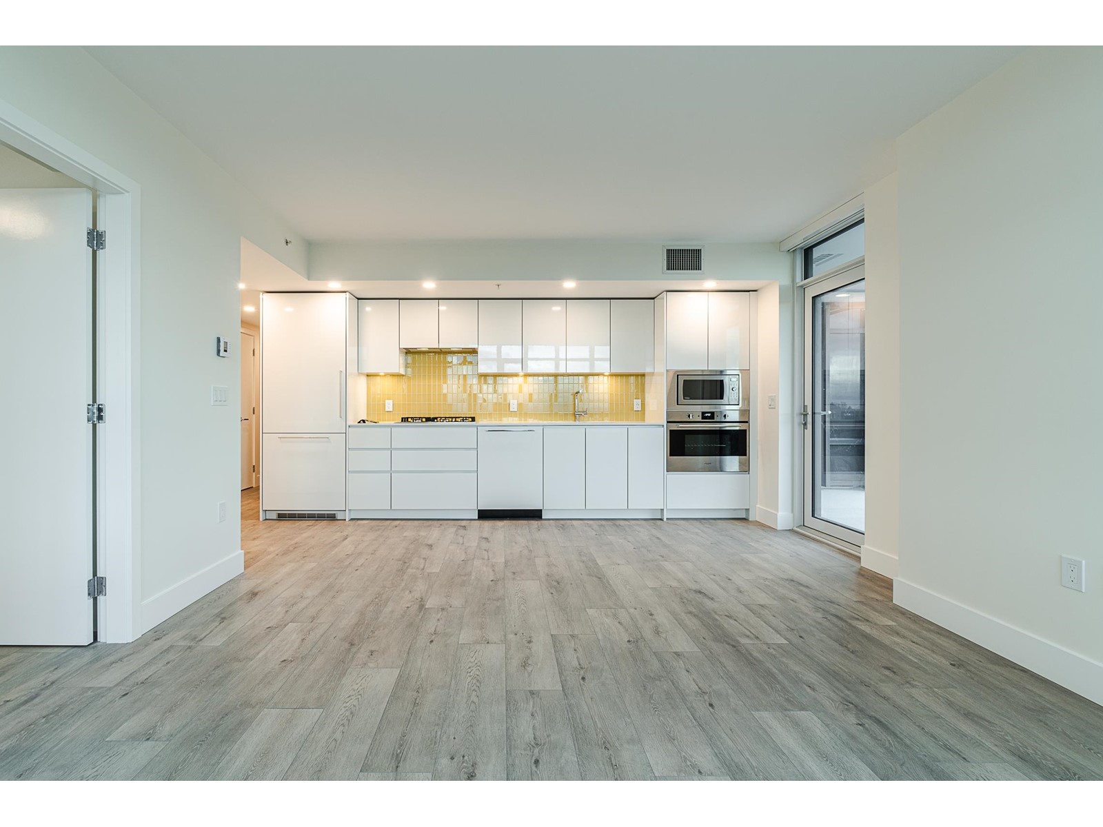 1308 10428 Whalley Boulevard, Surrey, British Columbia  V3T 1W6 - Photo 6 - R2976603