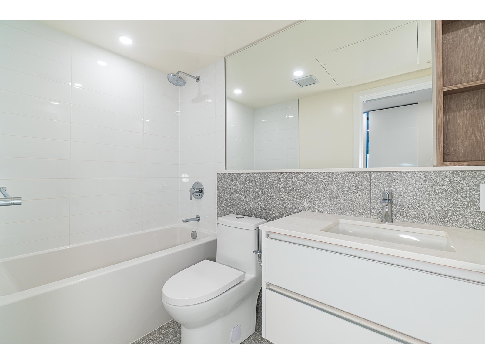 1308 10428 Whalley Boulevard, Surrey, British Columbia  V3T 1W6 - Photo 16 - R2976603
