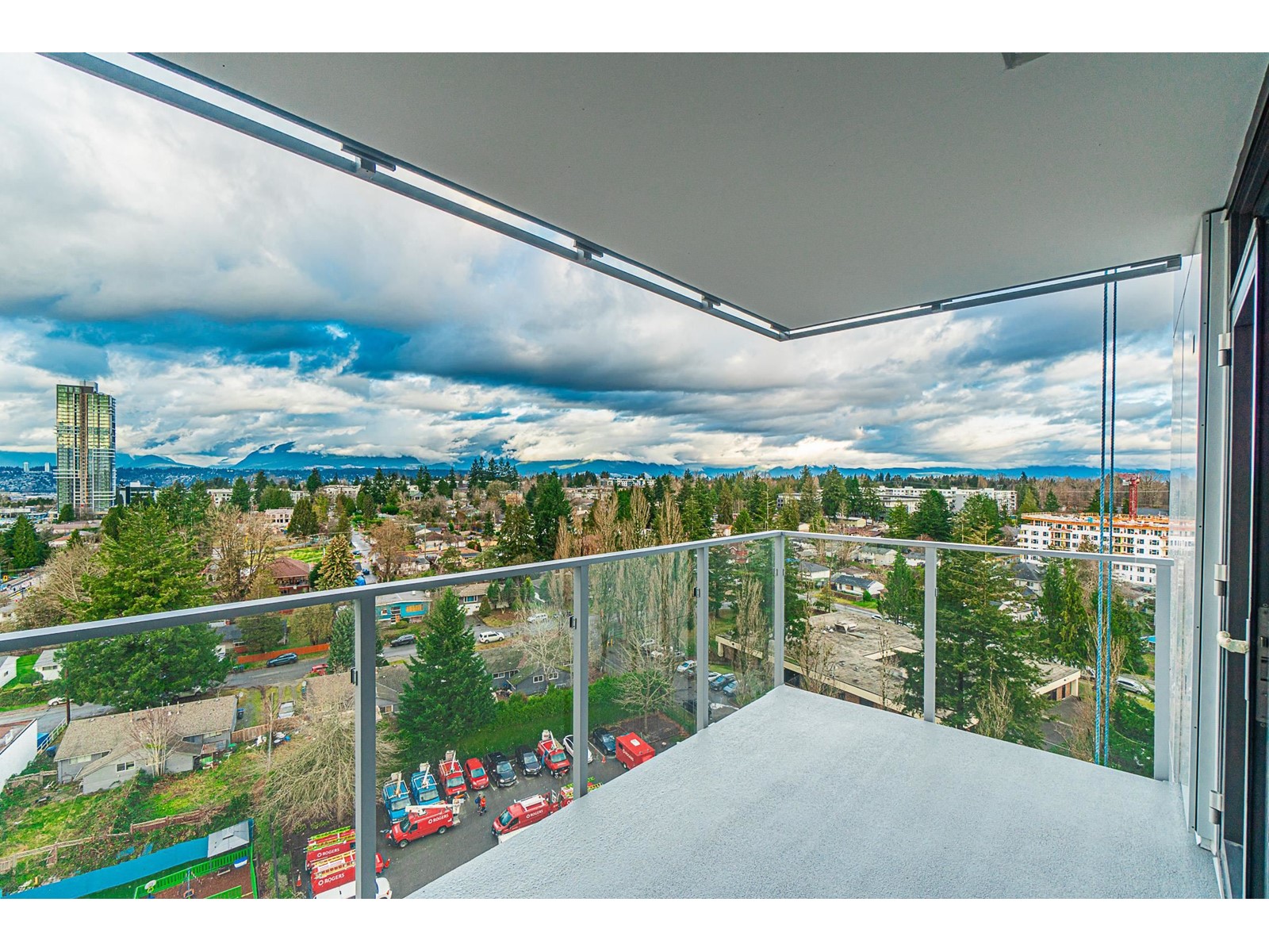 1308 10428 Whalley Boulevard, Surrey, British Columbia  V3T 1W6 - Photo 2 - R2976603