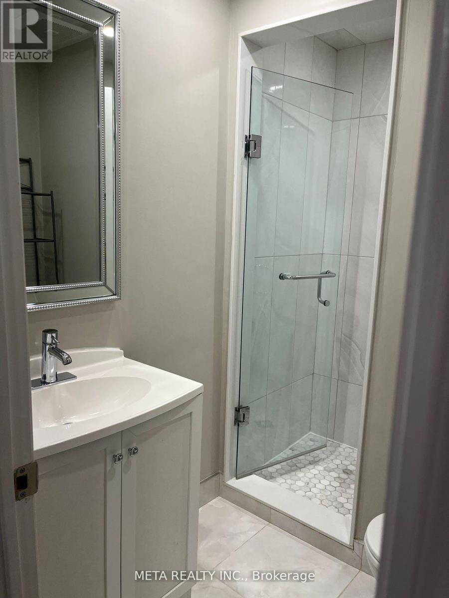 7568 Doverwood Drive, Mississauga, Ontario  L5N 8J3 - Photo 17 - W12013534