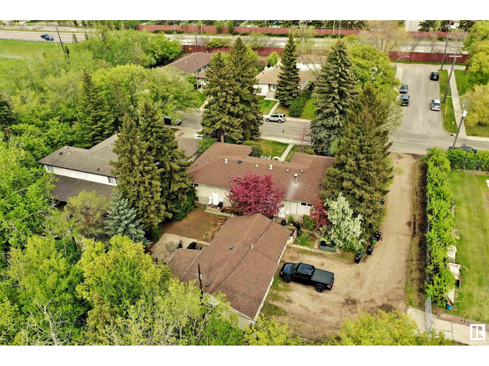 Property at 10202 76 ST NW image 3