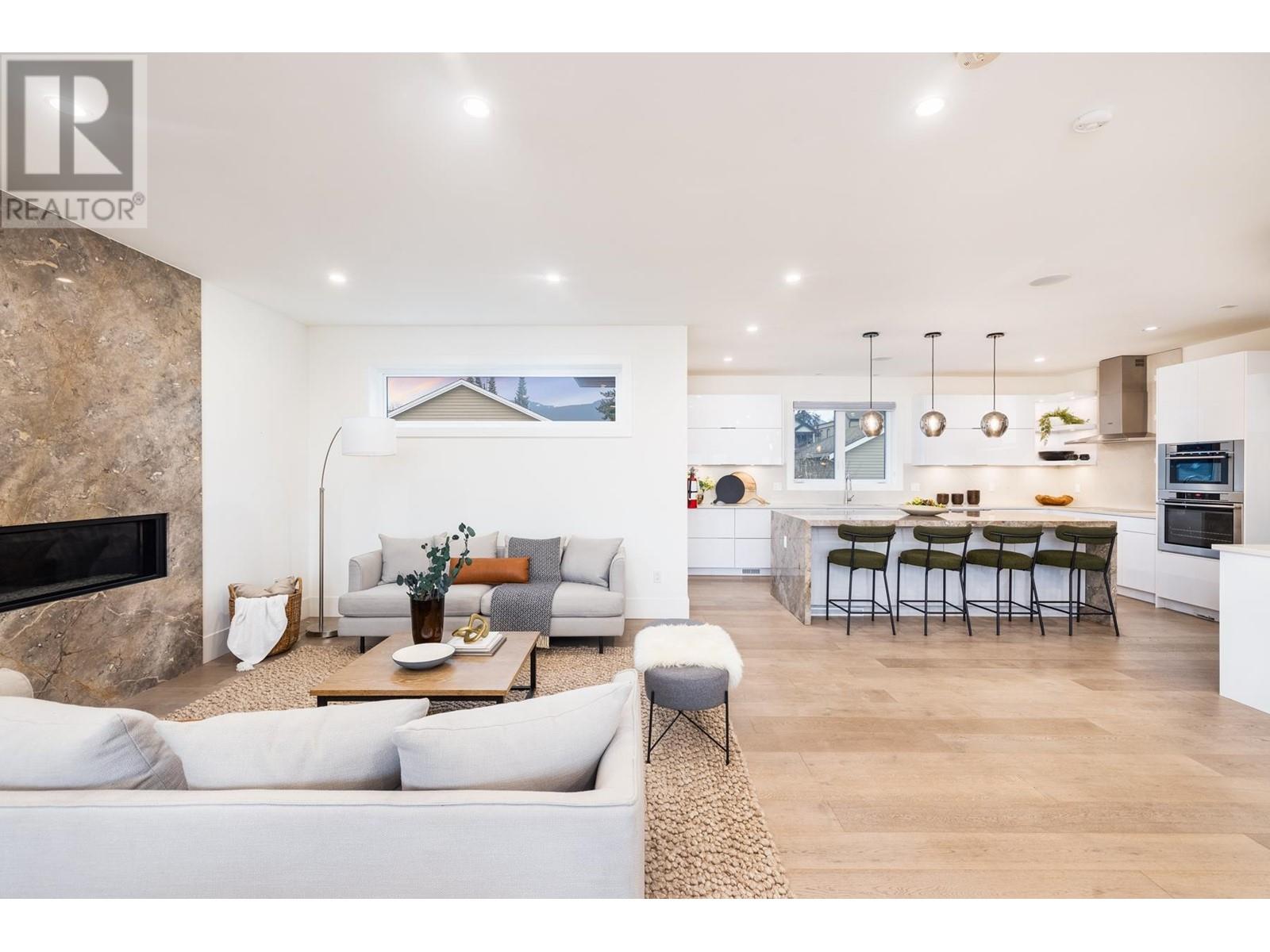 712 E Keith Road, North Vancouver, British Columbia  V7L 1W7 - Photo 6 - R2975797