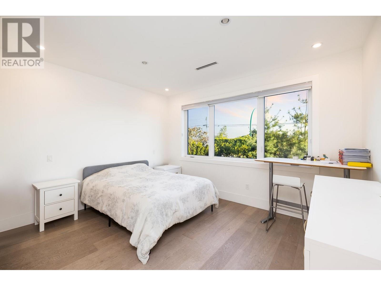 712 E Keith Road, North Vancouver, British Columbia  V7L 1W7 - Photo 27 - R2975797