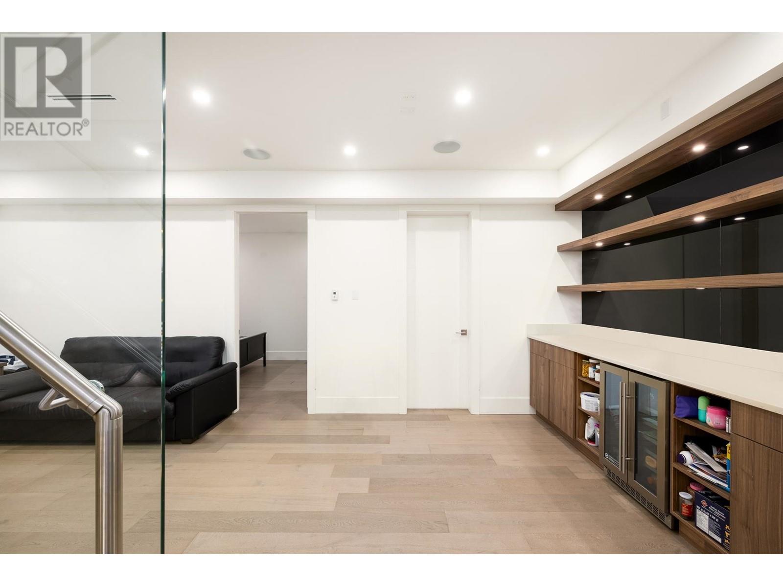 712 E Keith Road, North Vancouver, British Columbia  V7L 1W7 - Photo 32 - R2975797