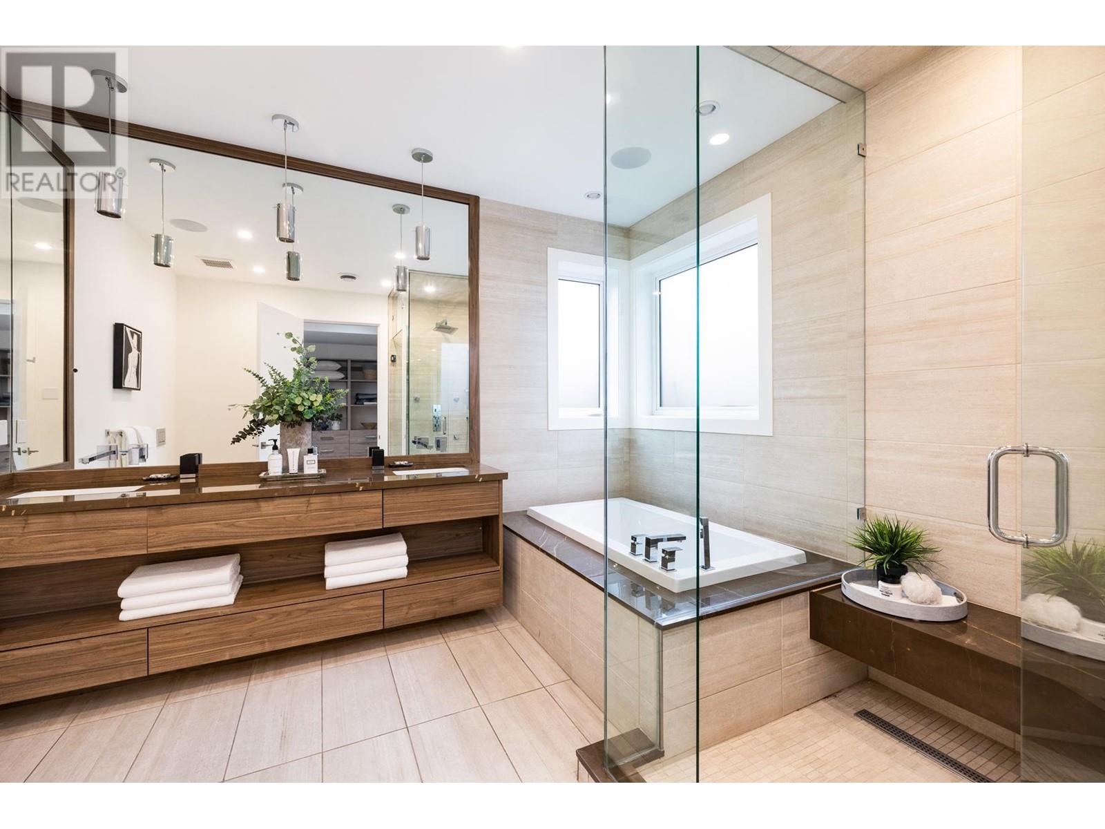712 E Keith Road, North Vancouver, British Columbia  V7L 1W7 - Photo 23 - R2975797
