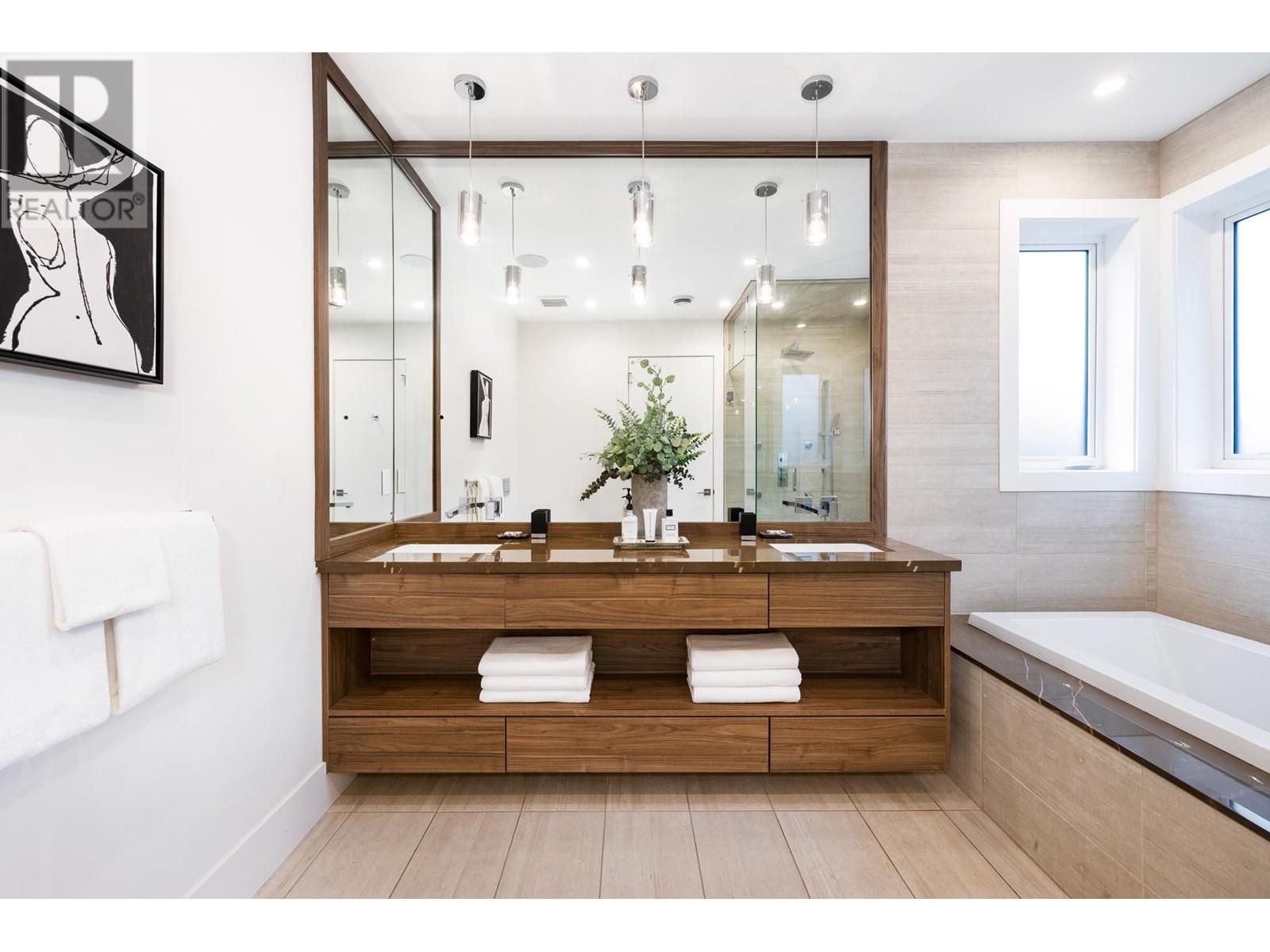 712 E Keith Road, North Vancouver, British Columbia  V7L 1W7 - Photo 24 - R2975797