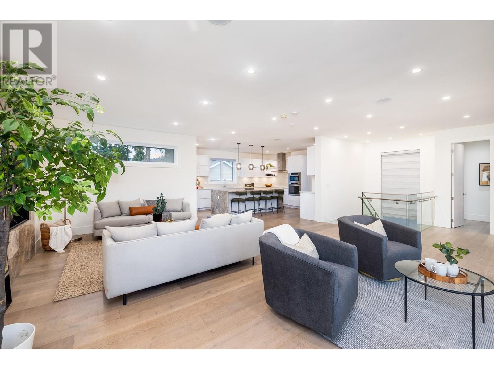 712 E Keith Road, North Vancouver, British Columbia  V7L 1W7 - Photo 11 - R2975797