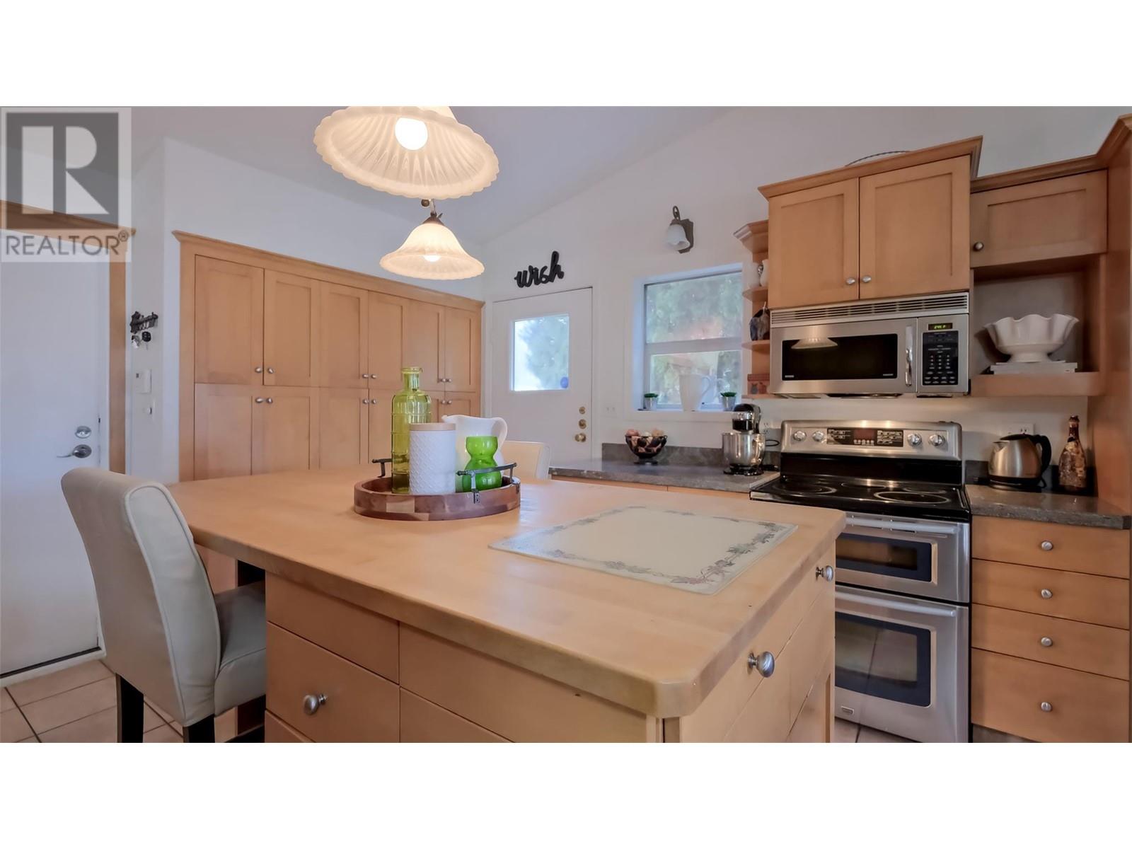 Property at 921 WESTMINSTER Avenue E image 4