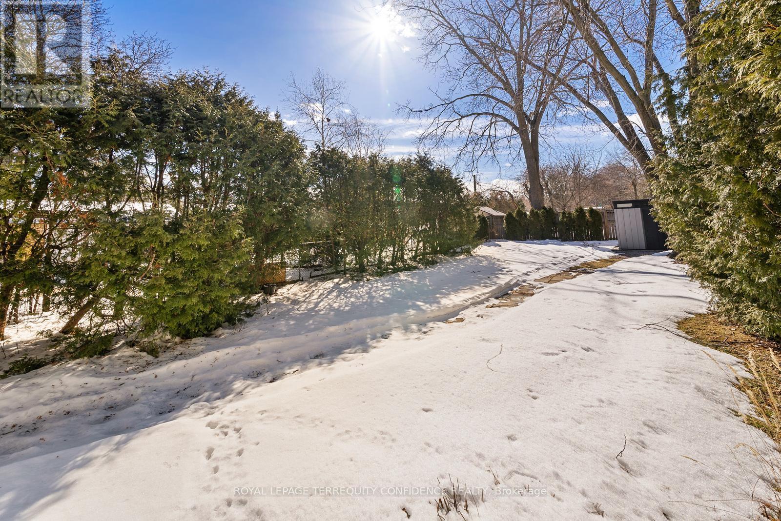 10 Abbotsford Road, Toronto, Ontario  M2N 2P7 - Photo 7 - C12011548