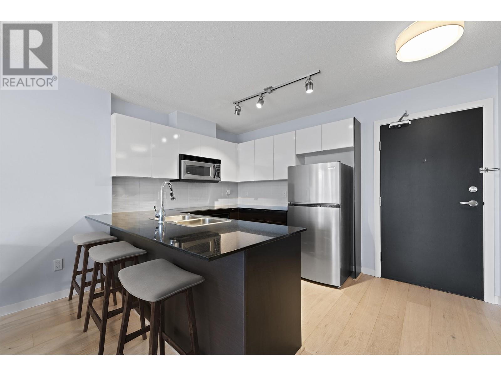 Listing Picture 10 of 28 : 905 4118 DAWSON STREET, Burnaby / 本拿比 - 魯藝地產 Yvonne Lu Group - MLS Medallion Club Member