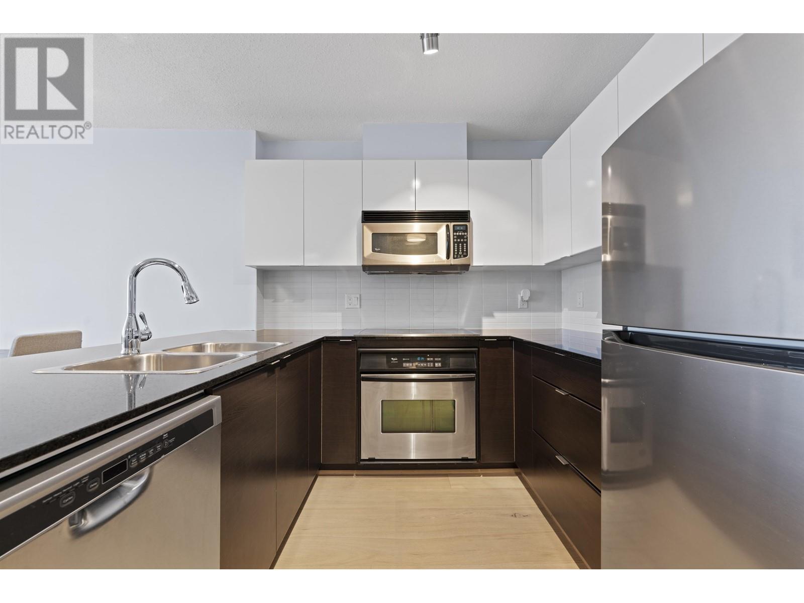 Listing Picture 11 of 28 : 905 4118 DAWSON STREET, Burnaby / 本拿比 - 魯藝地產 Yvonne Lu Group - MLS Medallion Club Member