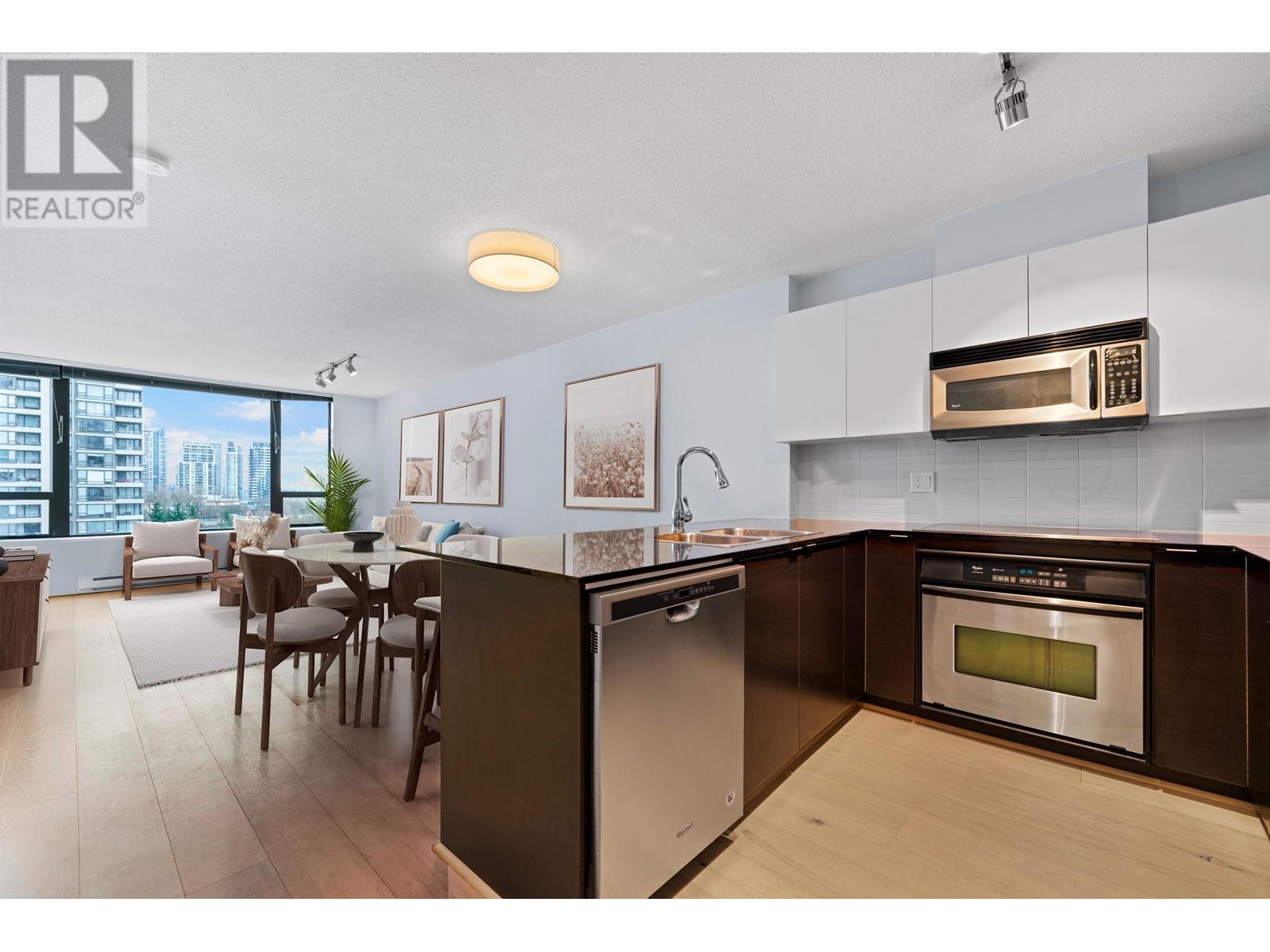 Listing Picture 12 of 28 : 905 4118 DAWSON STREET, Burnaby / 本拿比 - 魯藝地產 Yvonne Lu Group - MLS Medallion Club Member
