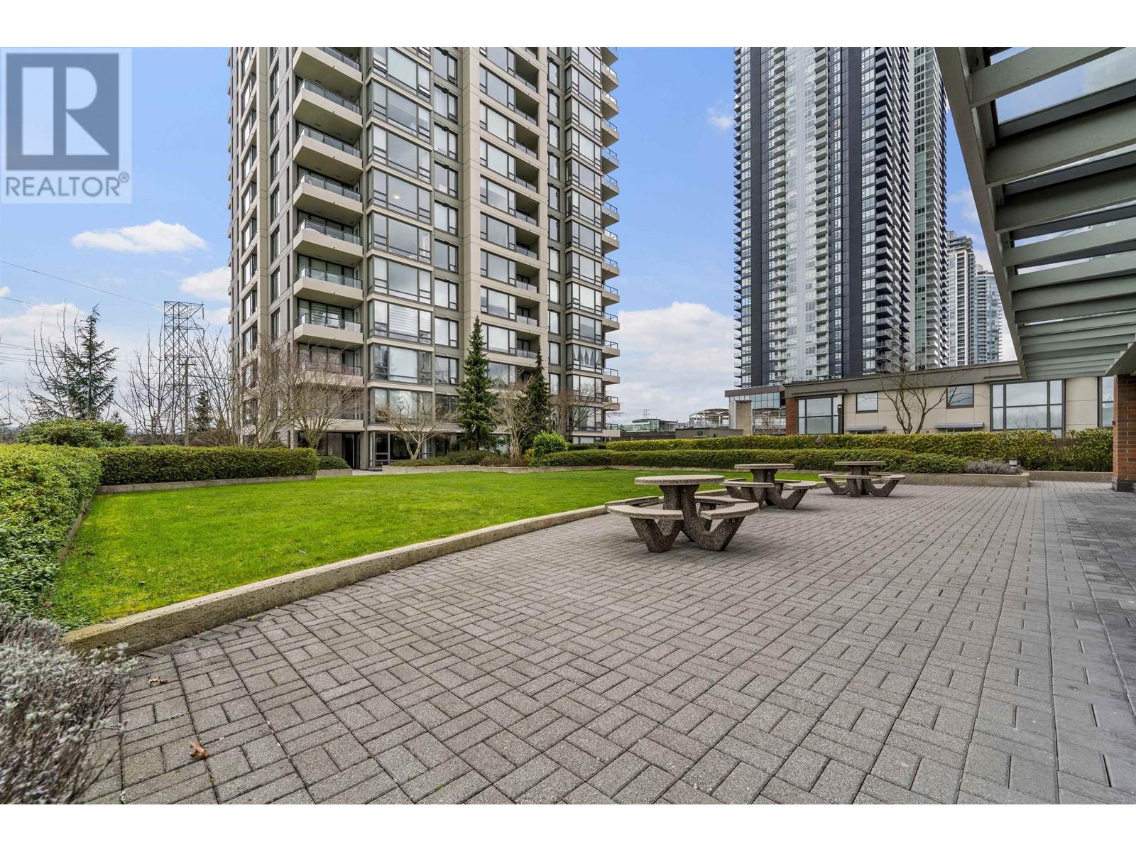Listing Picture 21 of 28 : 905 4118 DAWSON STREET, Burnaby / 本拿比 - 魯藝地產 Yvonne Lu Group - MLS Medallion Club Member